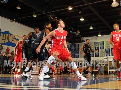 Thumbnail 1 in Mater Dei vs. Lincoln (MaxPreps Holiday Classic) photogallery.