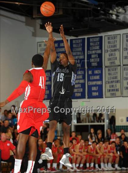 Thumbnail 1 in Mater Dei vs. Lincoln (MaxPreps Holiday Classic) photogallery.