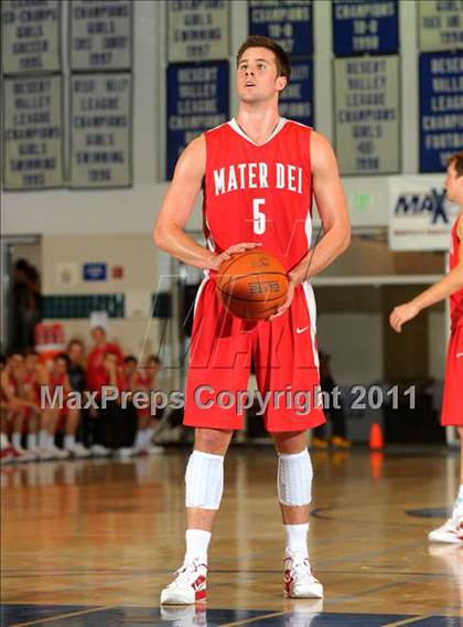 Thumbnail 2 in Mater Dei vs. Lincoln (MaxPreps Holiday Classic) photogallery.