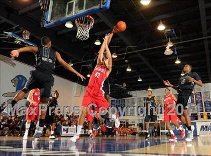 Thumbnail 1 in Mater Dei vs. Lincoln (MaxPreps Holiday Classic) photogallery.