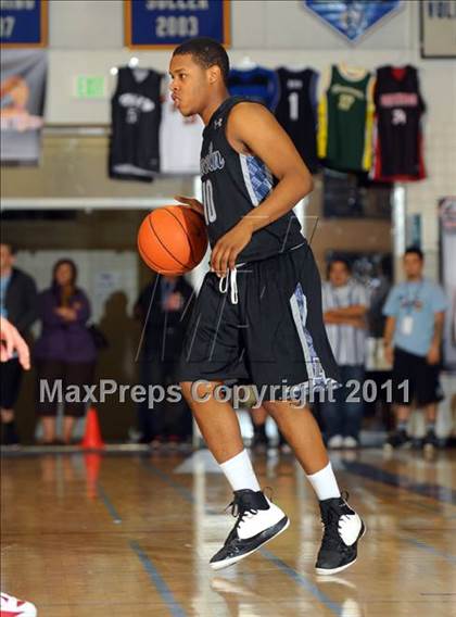 Thumbnail 1 in Mater Dei vs. Lincoln (MaxPreps Holiday Classic) photogallery.