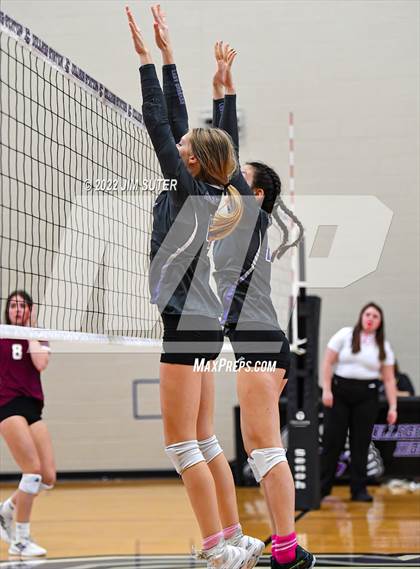 Thumbnail 2 in FR: College Station vs Magnolia photogallery.