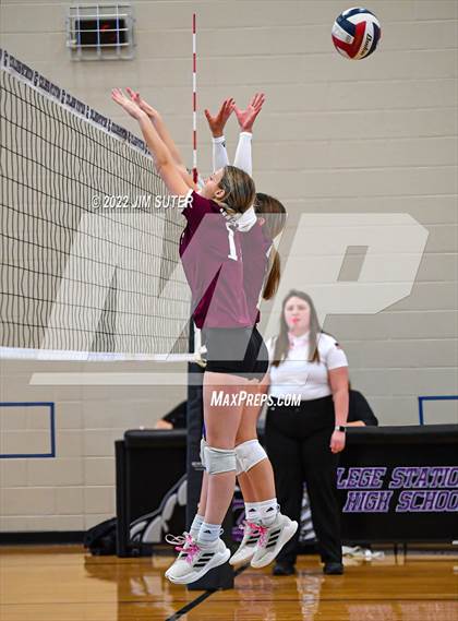 Thumbnail 2 in FR: College Station vs Magnolia photogallery.