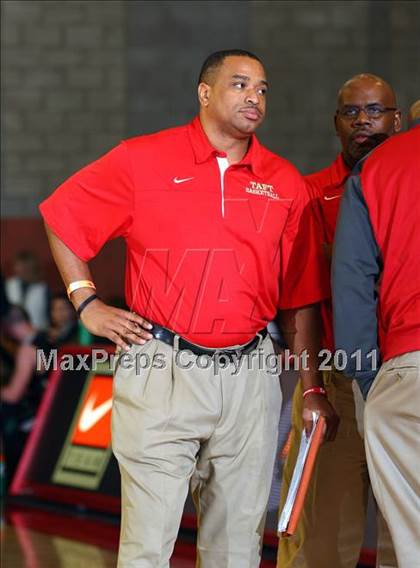 Thumbnail 2 in De La Salle vs. Taft (Nike Extravaganza) photogallery.