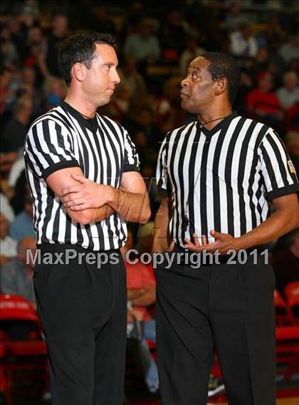 Thumbnail 1 in De La Salle vs. Taft (Nike Extravaganza) photogallery.