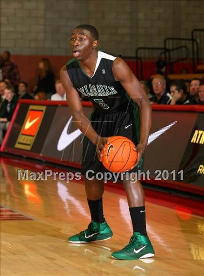 Thumbnail 3 in De La Salle vs. Taft (Nike Extravaganza) photogallery.