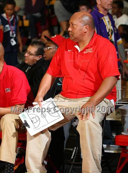 Thumbnail 3 in De La Salle vs. Taft (Nike Extravaganza) photogallery.
