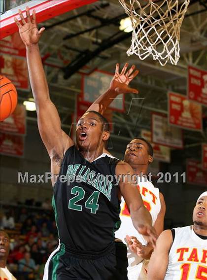 Thumbnail 2 in De La Salle vs. Taft (Nike Extravaganza) photogallery.