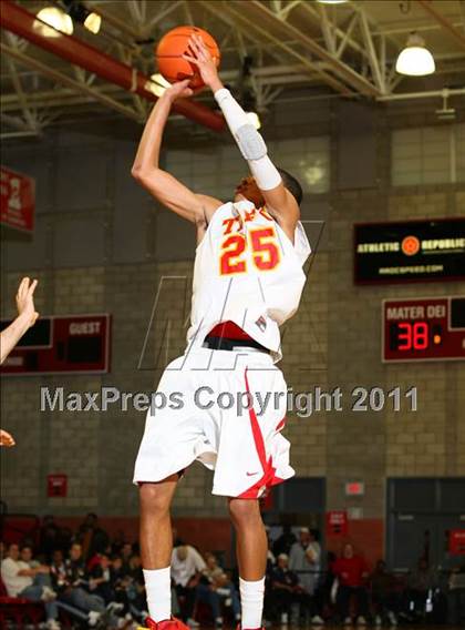 Thumbnail 3 in De La Salle vs. Taft (Nike Extravaganza) photogallery.