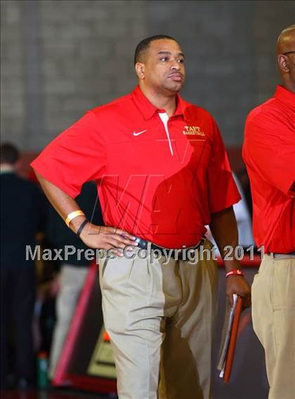 Thumbnail 1 in De La Salle vs. Taft (Nike Extravaganza) photogallery.