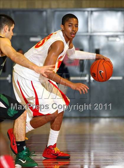 Thumbnail 3 in De La Salle vs. Taft (Nike Extravaganza) photogallery.