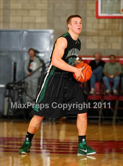 Thumbnail 2 in De La Salle vs. Taft (Nike Extravaganza) photogallery.
