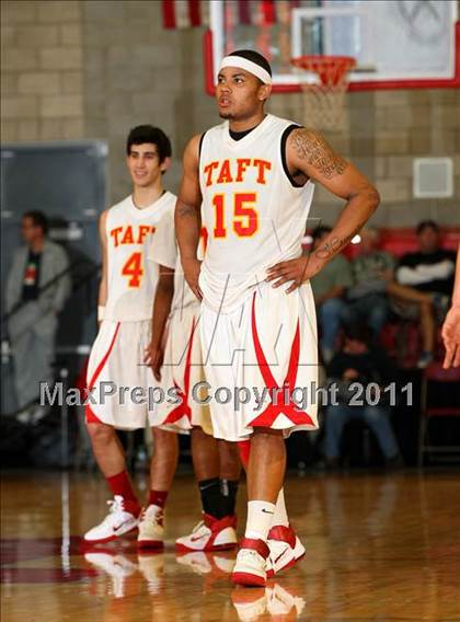 Thumbnail 2 in De La Salle vs. Taft (Nike Extravaganza) photogallery.