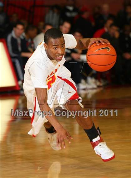 Thumbnail 2 in De La Salle vs. Taft (Nike Extravaganza) photogallery.