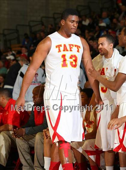 Thumbnail 1 in De La Salle vs. Taft (Nike Extravaganza) photogallery.