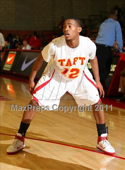 Thumbnail 1 in De La Salle vs. Taft (Nike Extravaganza) photogallery.