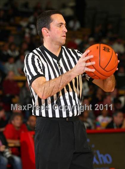 Thumbnail 2 in De La Salle vs. Taft (Nike Extravaganza) photogallery.