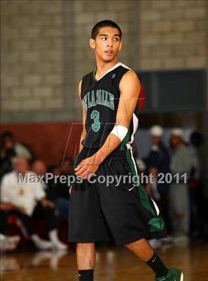 Thumbnail 2 in De La Salle vs. Taft (Nike Extravaganza) photogallery.