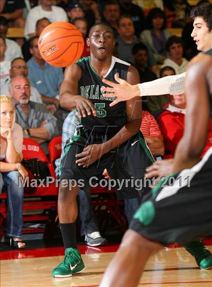 Thumbnail 3 in De La Salle vs. Taft (Nike Extravaganza) photogallery.