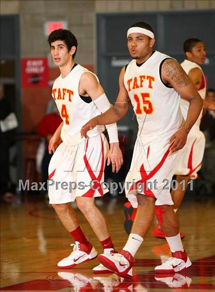 Thumbnail 3 in De La Salle vs. Taft (Nike Extravaganza) photogallery.