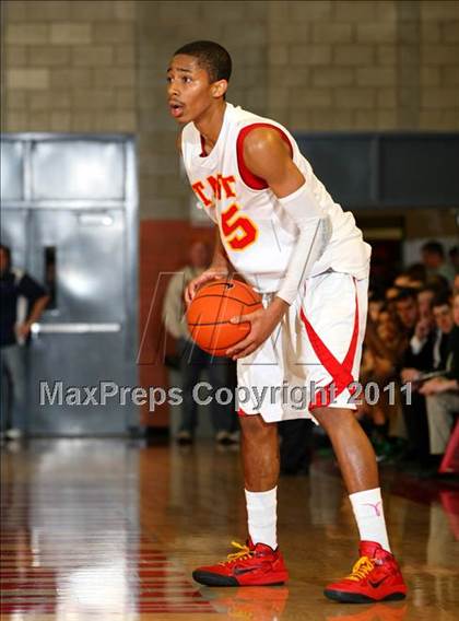 Thumbnail 2 in De La Salle vs. Taft (Nike Extravaganza) photogallery.