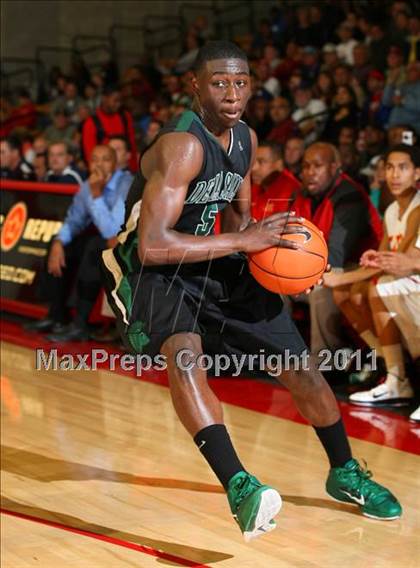 Thumbnail 2 in De La Salle vs. Taft (Nike Extravaganza) photogallery.