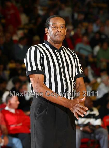 Thumbnail 3 in De La Salle vs. Taft (Nike Extravaganza) photogallery.