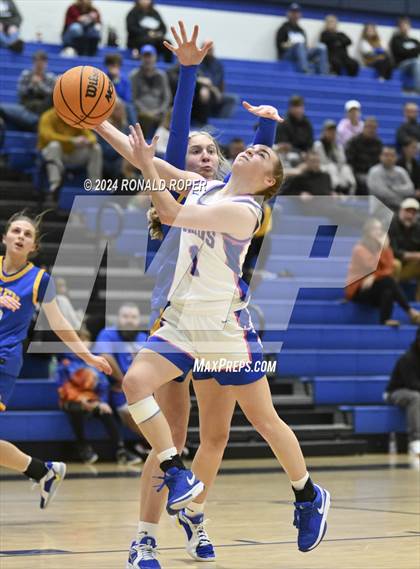 Thumbnail 1 in Lewis County vs. Wren (Low Country Invitational) photogallery.