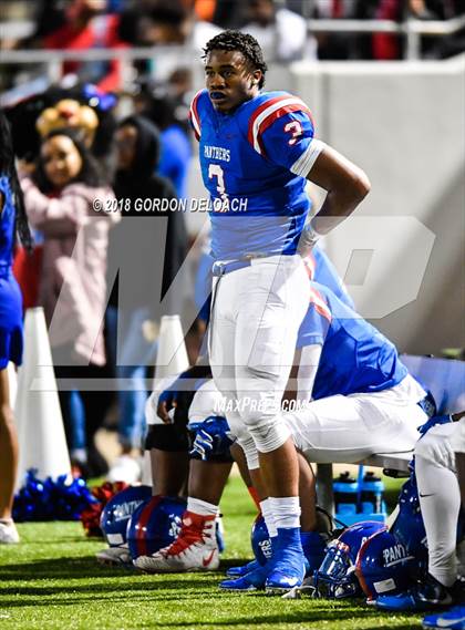 Thumbnail 3 in Lamar vs. Duncanville  (UIL 6A Regional Playoff) photogallery.