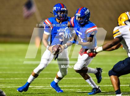 Thumbnail 2 in Lamar vs. Duncanville  (UIL 6A Regional Playoff) photogallery.