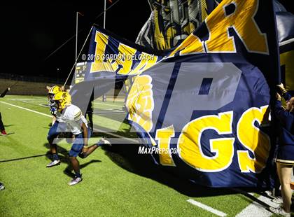 Thumbnail 3 in Lamar vs. Duncanville  (UIL 6A Regional Playoff) photogallery.