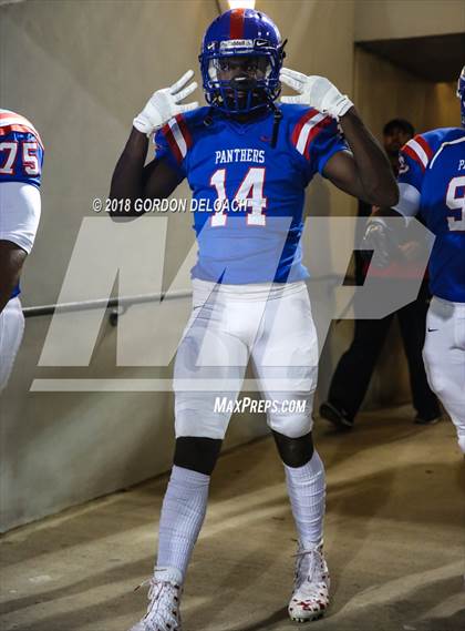 Thumbnail 2 in Lamar vs. Duncanville  (UIL 6A Regional Playoff) photogallery.
