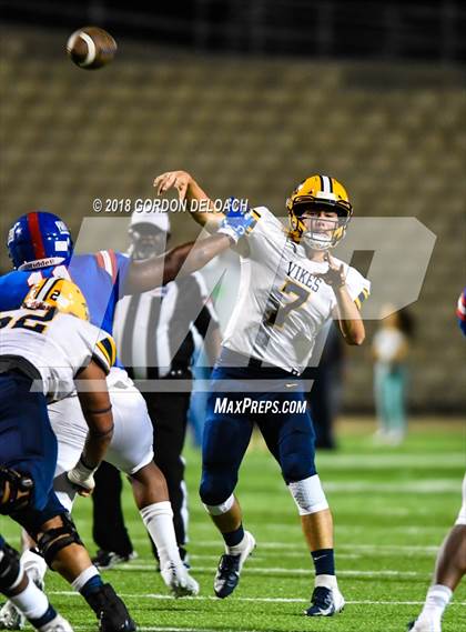 Thumbnail 3 in Lamar vs. Duncanville  (UIL 6A Regional Playoff) photogallery.