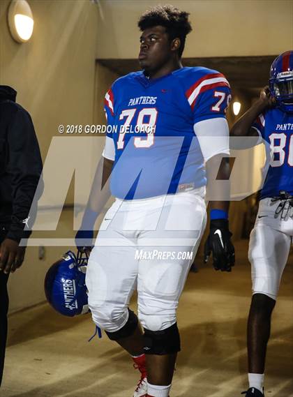 Thumbnail 3 in Lamar vs. Duncanville  (UIL 6A Regional Playoff) photogallery.