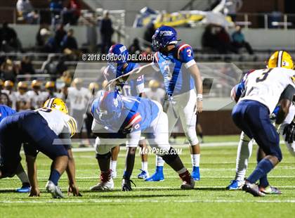 Thumbnail 2 in Lamar vs. Duncanville  (UIL 6A Regional Playoff) photogallery.