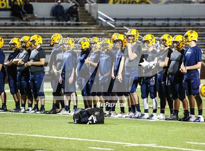 Thumbnail 2 in Lamar vs. Duncanville  (UIL 6A Regional Playoff) photogallery.