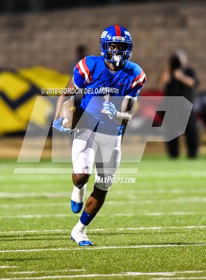 Thumbnail 3 in Lamar vs. Duncanville  (UIL 6A Regional Playoff) photogallery.
