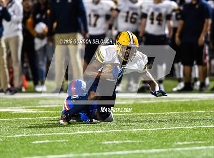 Thumbnail 3 in Lamar vs. Duncanville  (UIL 6A Regional Playoff) photogallery.