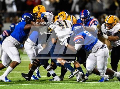 Thumbnail 2 in Lamar vs. Duncanville  (UIL 6A Regional Playoff) photogallery.