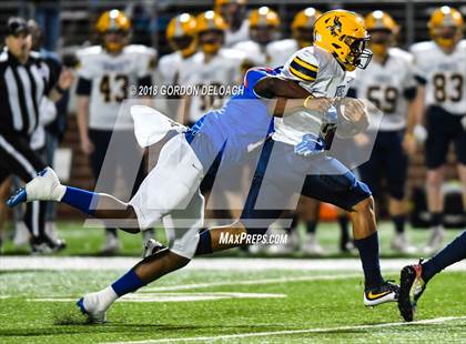 Thumbnail 2 in Lamar vs. Duncanville  (UIL 6A Regional Playoff) photogallery.