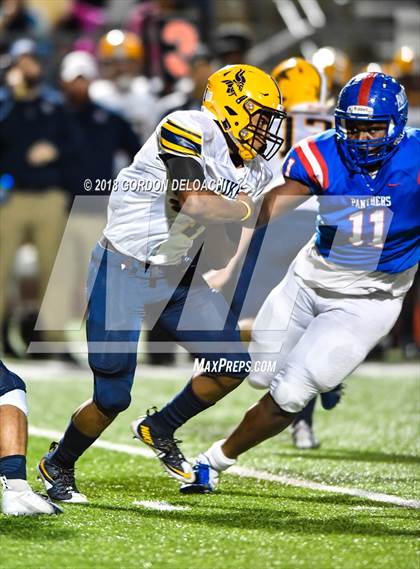 Thumbnail 2 in Lamar vs. Duncanville  (UIL 6A Regional Playoff) photogallery.