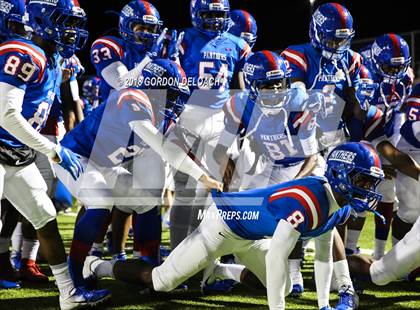 Thumbnail 2 in Lamar vs. Duncanville  (UIL 6A Regional Playoff) photogallery.