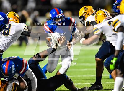 Thumbnail 3 in Lamar vs. Duncanville  (UIL 6A Regional Playoff) photogallery.