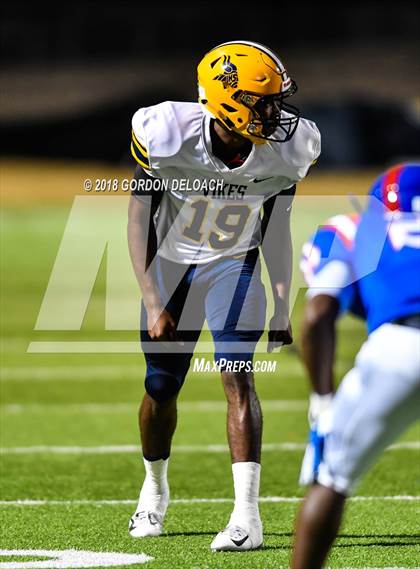 Thumbnail 2 in Lamar vs. Duncanville  (UIL 6A Regional Playoff) photogallery.