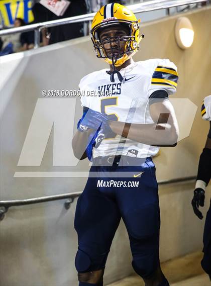 Thumbnail 3 in Lamar vs. Duncanville  (UIL 6A Regional Playoff) photogallery.
