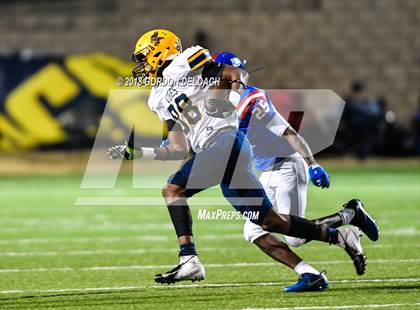 Thumbnail 2 in Lamar vs. Duncanville  (UIL 6A Regional Playoff) photogallery.