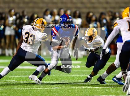 Thumbnail 3 in Lamar vs. Duncanville  (UIL 6A Regional Playoff) photogallery.