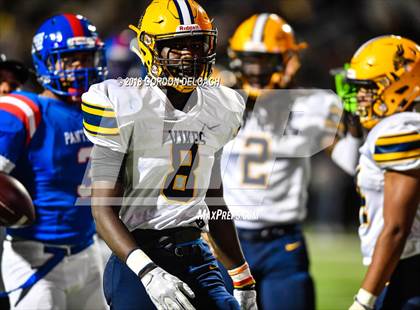 Thumbnail 2 in Lamar vs. Duncanville  (UIL 6A Regional Playoff) photogallery.