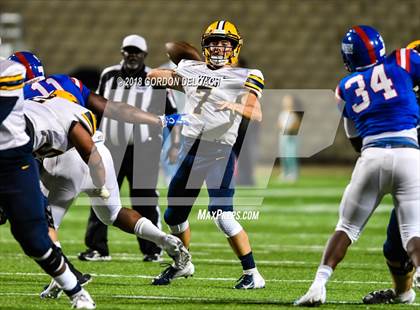 Thumbnail 2 in Lamar vs. Duncanville  (UIL 6A Regional Playoff) photogallery.