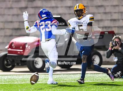 Thumbnail 1 in Lamar vs. Duncanville  (UIL 6A Regional Playoff) photogallery.